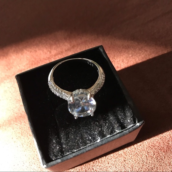 Stunning 925 Silver White Sapphire Oval Cut Ring! - Picture 5 of 5